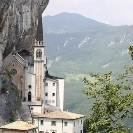 Bevilacqua Nuovo Bilocale Modernopiscina Caprino Veronese